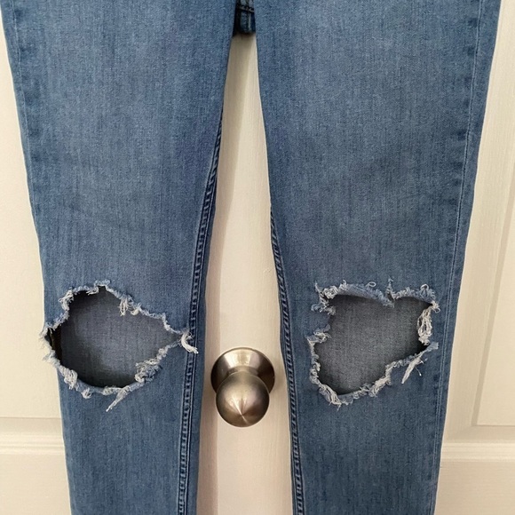 Free People Skinny High Rise Distressed Busted Knee Jeans Size 28 - Picture 3 of 8